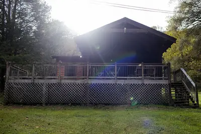 Image de Charming Creekside 1940s Cottage, Kid\/Dog Friendly