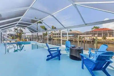 Image de Island Vibe! 3/2 Salt Water Heated Pool with Bonus Room, Waterfront!