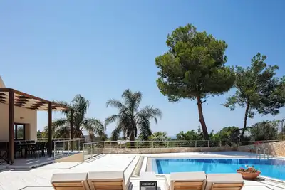 Image de Tropical Private Oasis: 60m2 pool, ΒΒQ, pool table