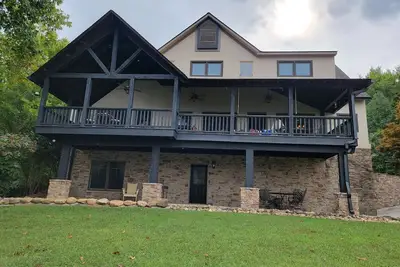 Image de Large lake property in Ten Mile Tn with amazing views, two boat slips, fire pit