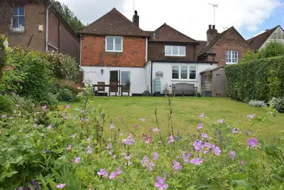 Image de Cricket Cottage - Trois Chambres Maison, Couchages 7