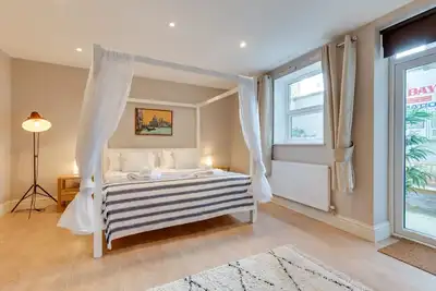 Image de Beachside Hideaway - Deux Chambres Appartement, Couchages 4