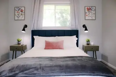 Image de ✴Brand New Luxe Living ✴ Pets ok ✴Near Downtown