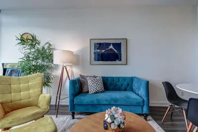 Image de Benetton Suite - Square One - 1 Br + Den +1 Parking
