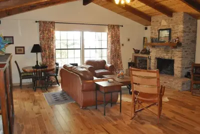 Image de Roomy ranch home in a rural setting.