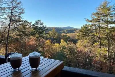 Image de The Hygge at Blue Ridge - Beautiful Mtn view, 3 Fire types, Hot Tub