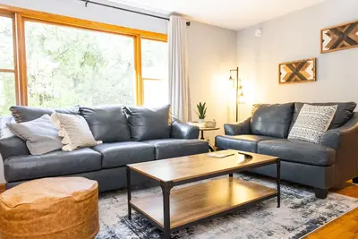 Image de A 3 Bedroom 2 Bath Home. With a 30 minute walk to beaver stadium!