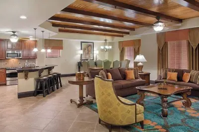 Image de Home Away From Home ★ 3 Bedroom Presidential Suite ★