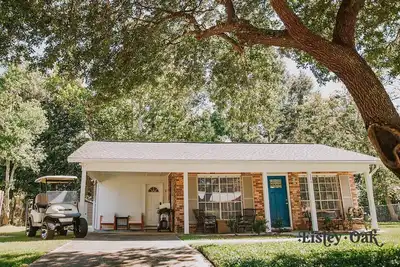 Image de Southern Exposure close to beach & downtown Ocean Springs! Includes Golf Cart! !