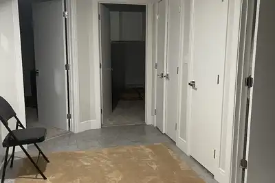 Image de Beautiful spacious basement