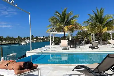 Image de Waterfront luxury villa in Freeport Bahamas