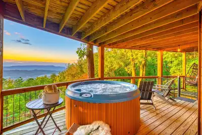 Image de Secluded Family Cabin, Summer Deals! Epic Views, Theater, Game Rm, Fire Pit