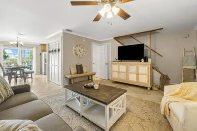 Image de 7405 Beach Dr A | 2 Bed, 2 Bath