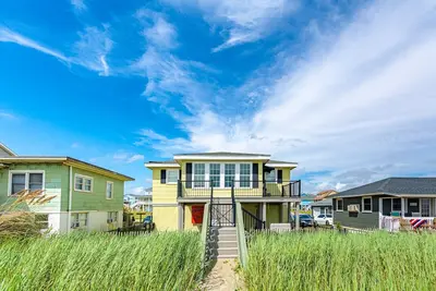 Image de \"December Cottage\" - Pet Friendly Oceanfront Home, 3 Bedrooms / 2 Bathrooms
