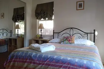 Image de Comfort and Style Private Queen bedroom.