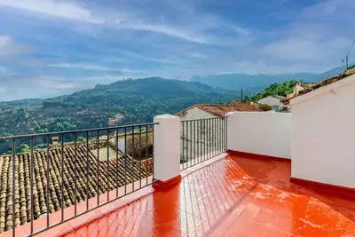 Image de Maison de vacances \"Casa Serrella - Abdet\" avec vue sur les montagnes, jardin et Wi-Fi.