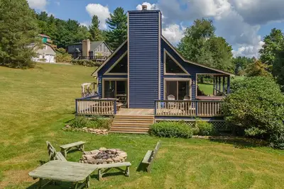 Image de New! Campfire Cottage: Lake Access, Dogs Ok, Hot Tub, Dock Slip!