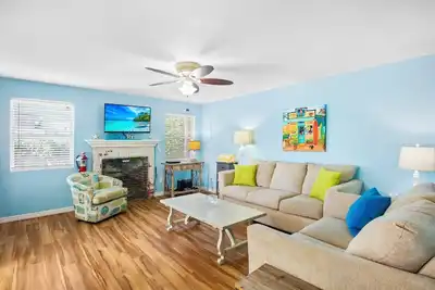 Image de Vibrant Beach Cottage 1 House from the Beach! - Sun Porch