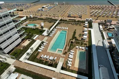 Image de Apartment with direct sea view, private beach, Spa, gym, 5 pools
