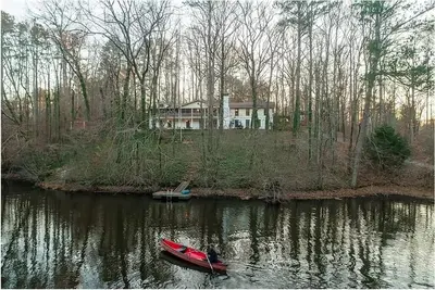 Image de Huge Secluded Lakeside Super Private Gorgeous Retreat