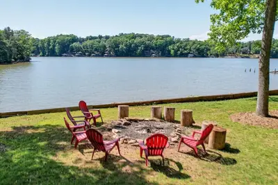 Image de Castaway Cove 5 - Bed Lakeside Retreat - Boat Rental!