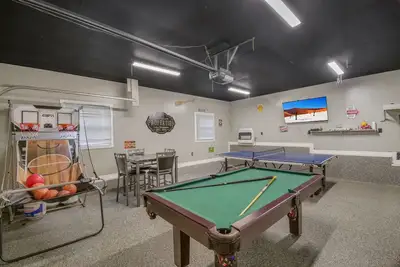 Image de Lake Wawasee\/Hot Tub\/Game Room\/Pontoon Rental
