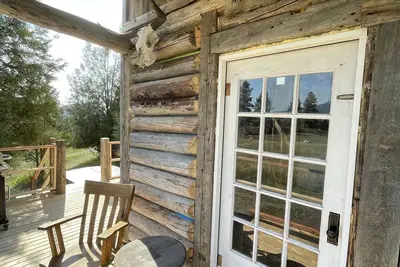 Image de Glacier Park historic cabin couples\/ honeymoon\/weddings\/families Hot Tub Views! !