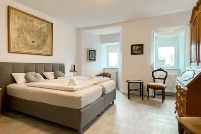 Image de Location-Vue ville-Salle de bain privée séparée