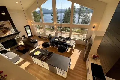 Image de Large Home overlooking Lake Cocolalla