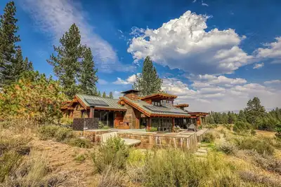 Image de Sunset House - Iconic 4, 250 ft 5br Truckee/ North Tahoe Designer Showcase Home