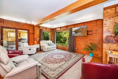 Image de Lake Lucy Waterfront Home with Bbq & Jon Boat