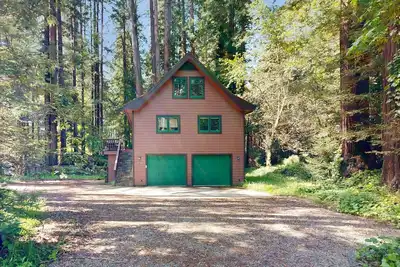 Image de Fantastic Wooded Gem W/ Private Hot Tub, Free WiFi, Furnished Deck, & Gas Grill
