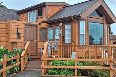 Image de Ocean Cabin 23 with Private Hot Tub - Perfect for Honeymoons and Romantic Getaways (Private Beach Owned by White Rock Resort)