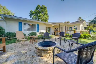 Image de Serene Lake Junaluska Gem: Deck & Mountain Views