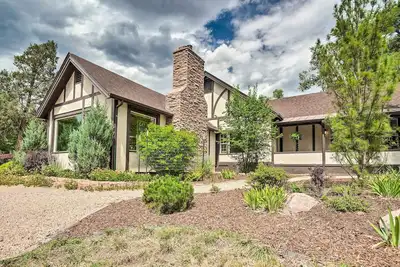 Image de Spacious Manitou Home w/ Views in Central Location