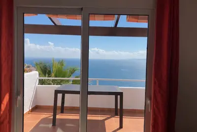 Image de \"Casa con Vistas al Mar y Piscina 18\" avec vue sur la mer, piscine partagée, balcon et terrasse