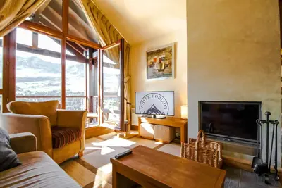 Image de Penthouse T4 haut standing avec cheminées et vue panoramique montagne