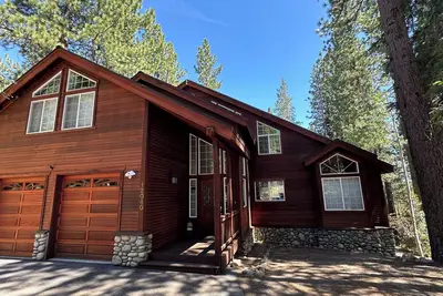 Image de Spacious 3100 sq ft sleeps 10: 4 bd 3 bath Ping Pong Game Rm and jacuzzi bathtub
