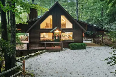 Image de Hummingbird Hideaway - Mountain home with view just outside Highlands, Nc.
