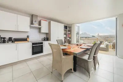 Image de Nestled in a peaceful location, just 100 yards from the promenade, Bradda Place is an exclusive mode