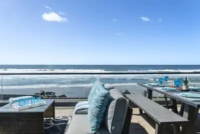Image de Spectacular 5 bedroom 7 Bed Beachfront Watch Dolphins, Waves and Surfers