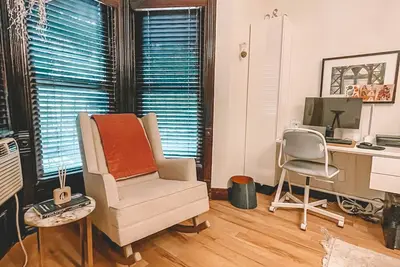 Image de Interior Designer owned Bed Stuy Apartment - 2 bedrooms, private backyard