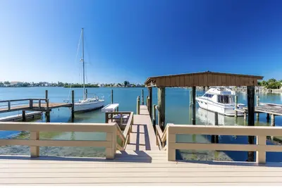 Image de Amazing water front view home newly renovated