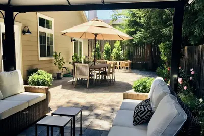 Image de Great location. Five star reviews. Well-appointed home in Yountville Napa Valley