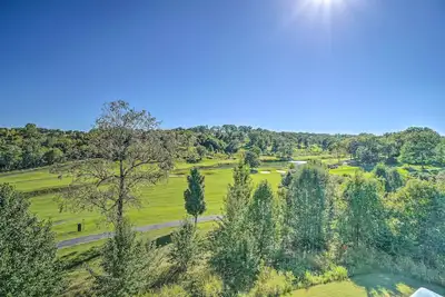 Image de 1 Block to Branson Strip: Condo w/ Views & Pool!