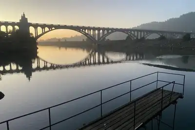 Image de Rogue River water front with Hot Tub and fenced yard