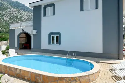 Image de Belle maison de vacances privée avec piscine privée, Wifi, climatisation, Tv, terrasse, parking