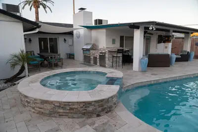 Image de Space & Comfort. Pool & Spa. Family Friendly