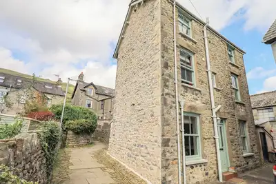 2 Kings Yard, pet friendly, character holiday cottage in Sedbergh