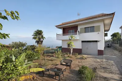 Image de Finca JalĂłn de Cameros avec vue sur la mer et les montagnes, Wi-Fi, terrasse et jardin.